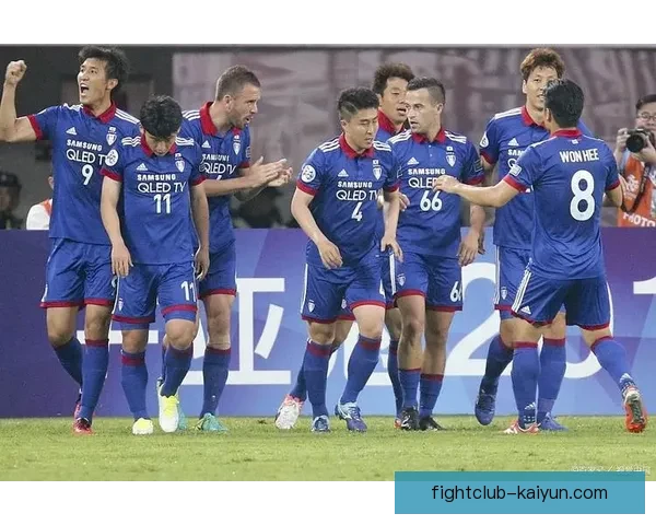 J1联赛横浜足球俱乐部荣膺本赛季冠军，表现持续稳定。